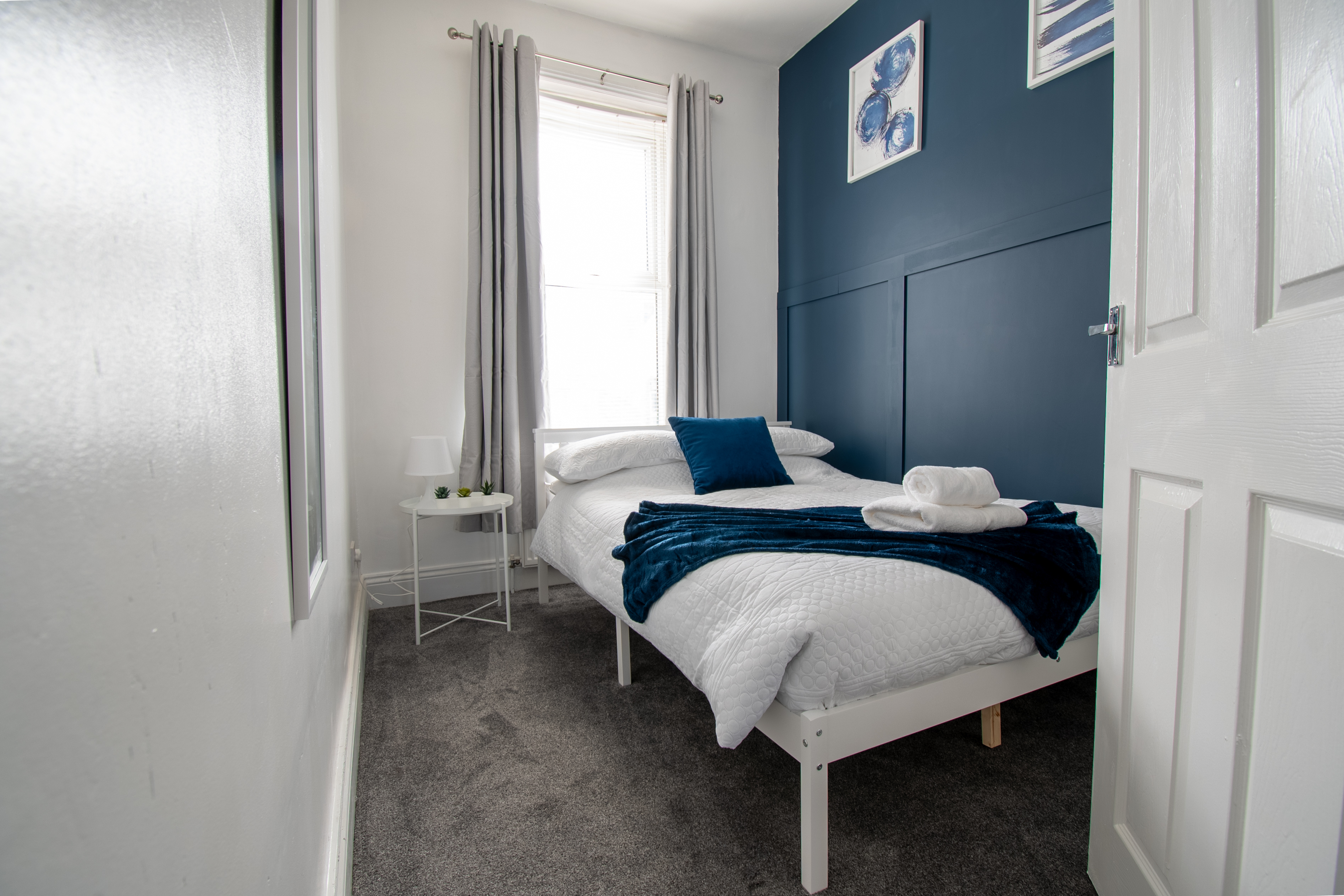 SPACIOUS 3BR FLAT- PARKING-WIFI-NEAR METRO CENTRE 2 in 17 Faraday Grove NE8 4UL - Property image 16 - VivreStays