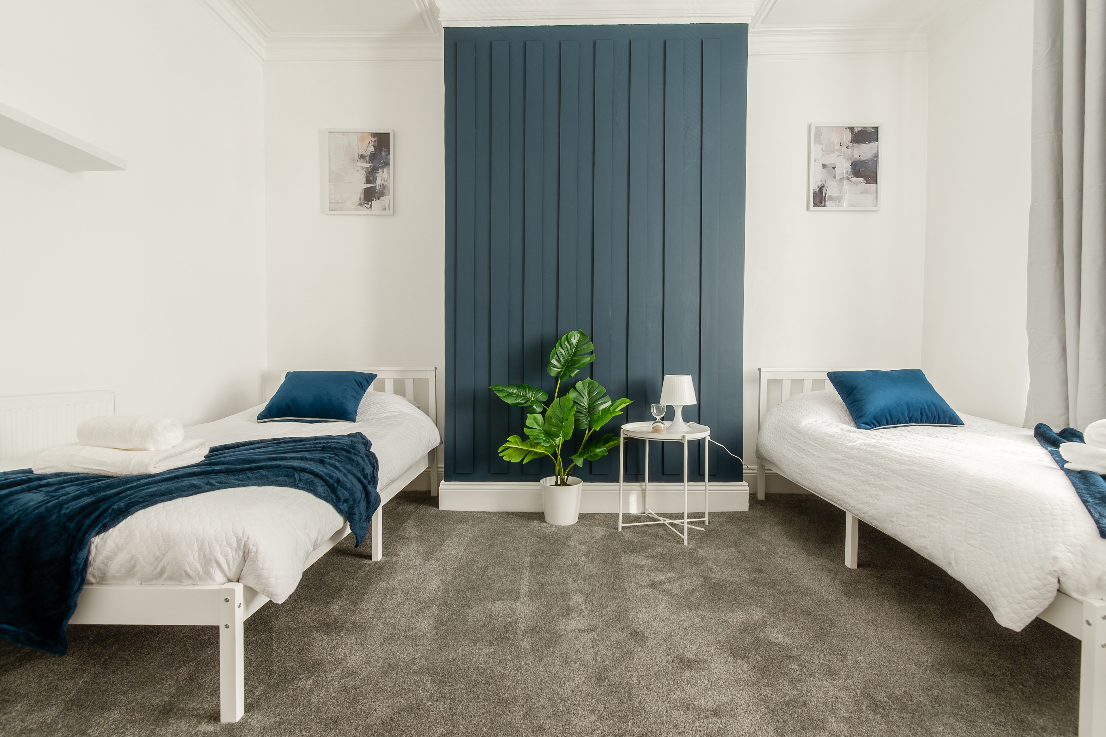 SPACIOUS 3BR FLAT- PARKING-WIFI-NEAR METRO CENTRE 2 in 17 Faraday Grove NE8 4UL - Property image 4 - VivreStays