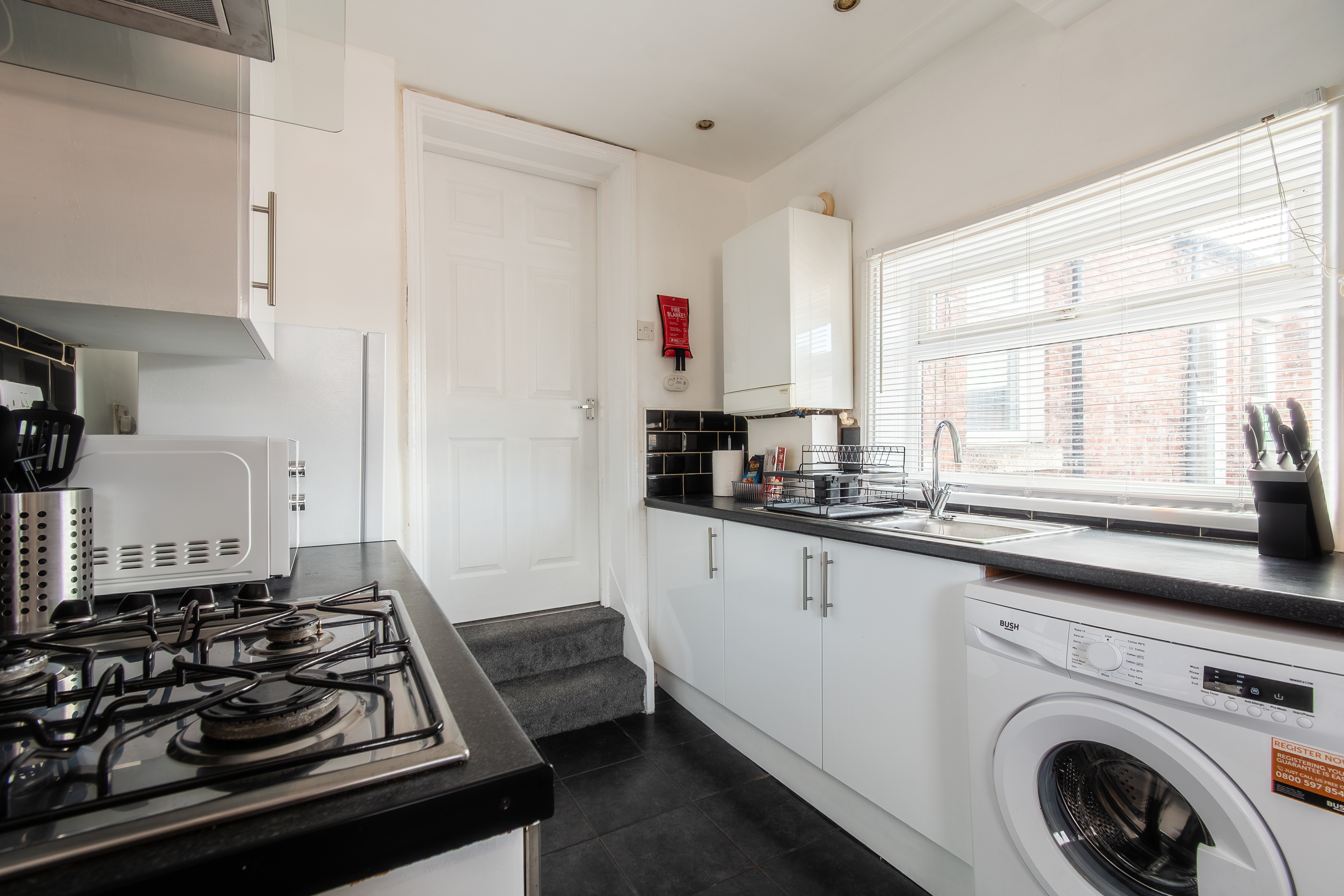 SPACIOUS 3BR FLAT- PARKING-WIFI-NEAR METRO CENTRE 2 in 17 Faraday Grove NE8 4UL - Property image 9 - VivreStays