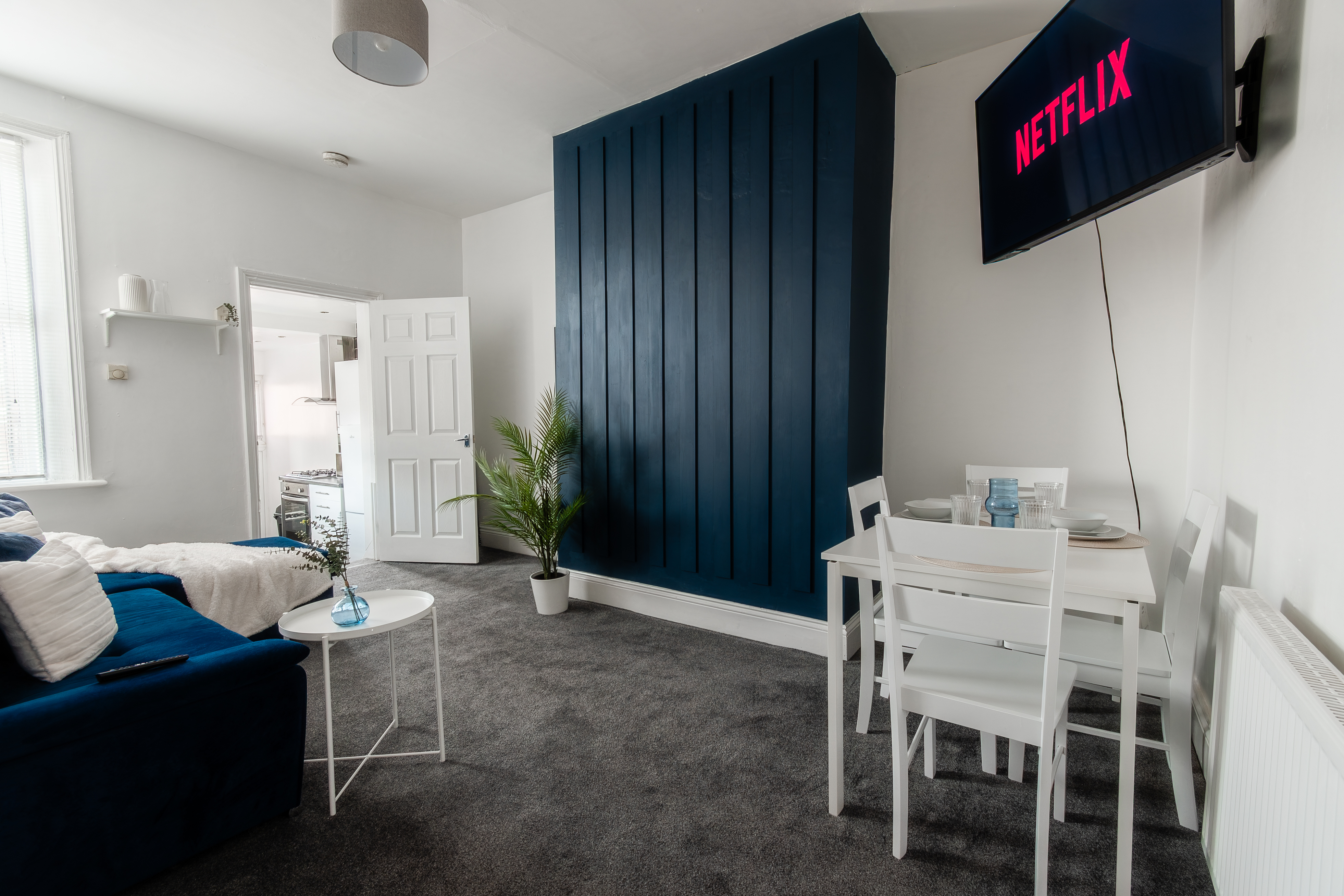 SPACIOUS 3BR FLAT- PARKING-WIFI-NEAR METRO CENTRE 2 in 17 Faraday Grove NE8 4UL - Property image 7 - VivreStays