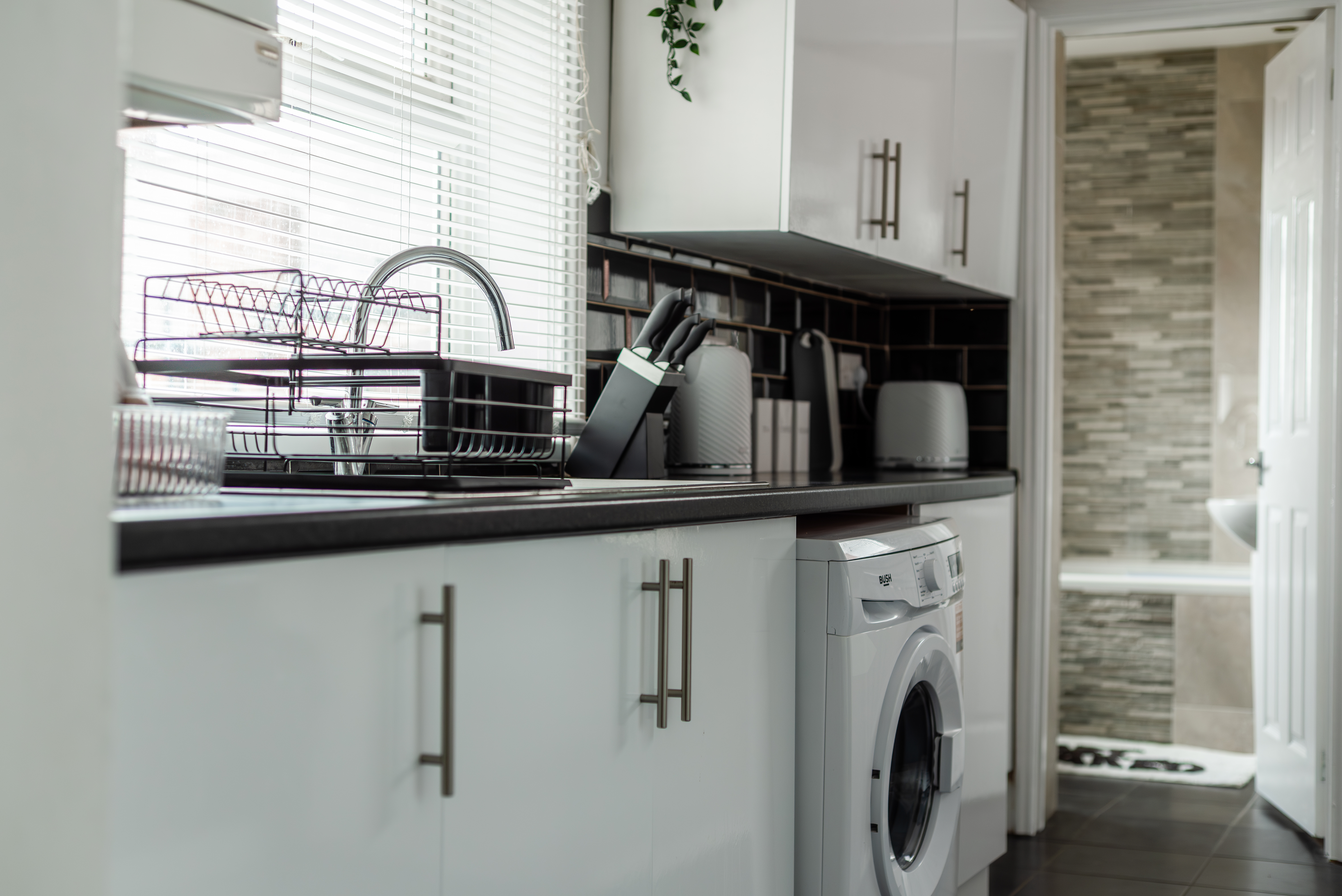 SPACIOUS 3BR FLAT- PARKING-WIFI-NEAR METRO CENTRE 2 in 17 Faraday Grove NE8 4UL - Property image 24 - VivreStays
