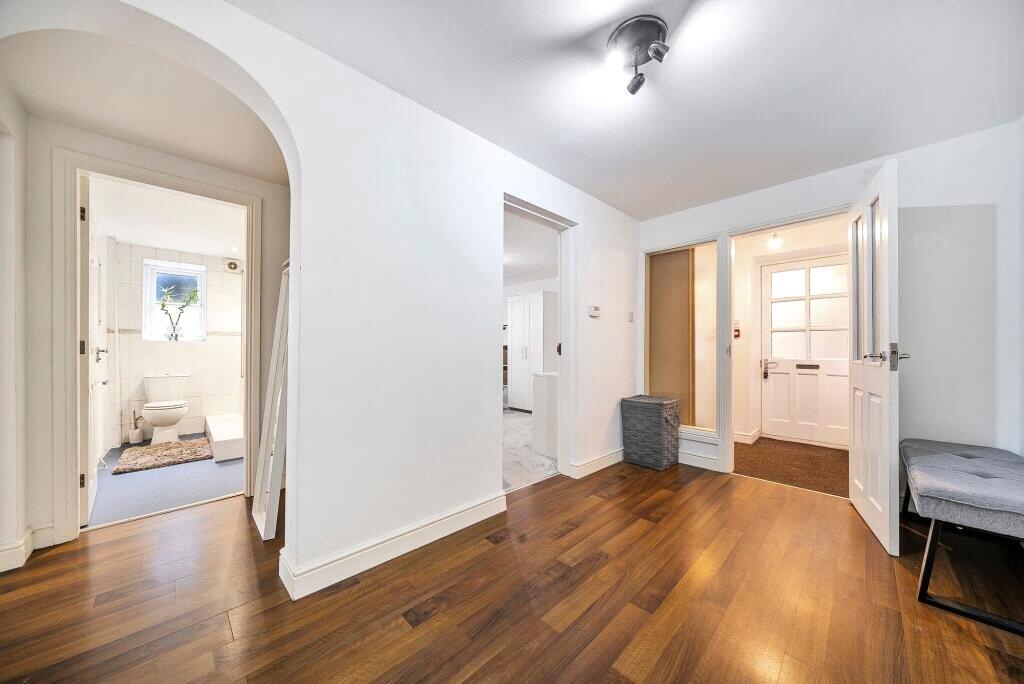 View Central 2-Bed, 2-Bath + Sofa Bed 1 in Flat 4, 3-5 North Park Road HG1 5PD Central 2-Bed, 2-Bath + Sofa Bed 1 in Flat 4, 3-5 North Park Road HG1 5PD - Property image 12 - VivreStays