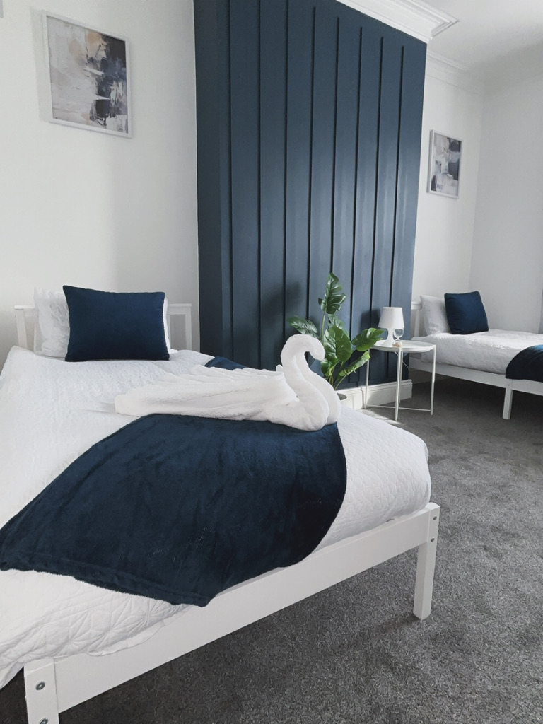 SPACIOUS 3BR FLAT- PARKING-WIFI-NEAR METRO CENTRE 2 serviced apartment - Gateshead - VivreStays