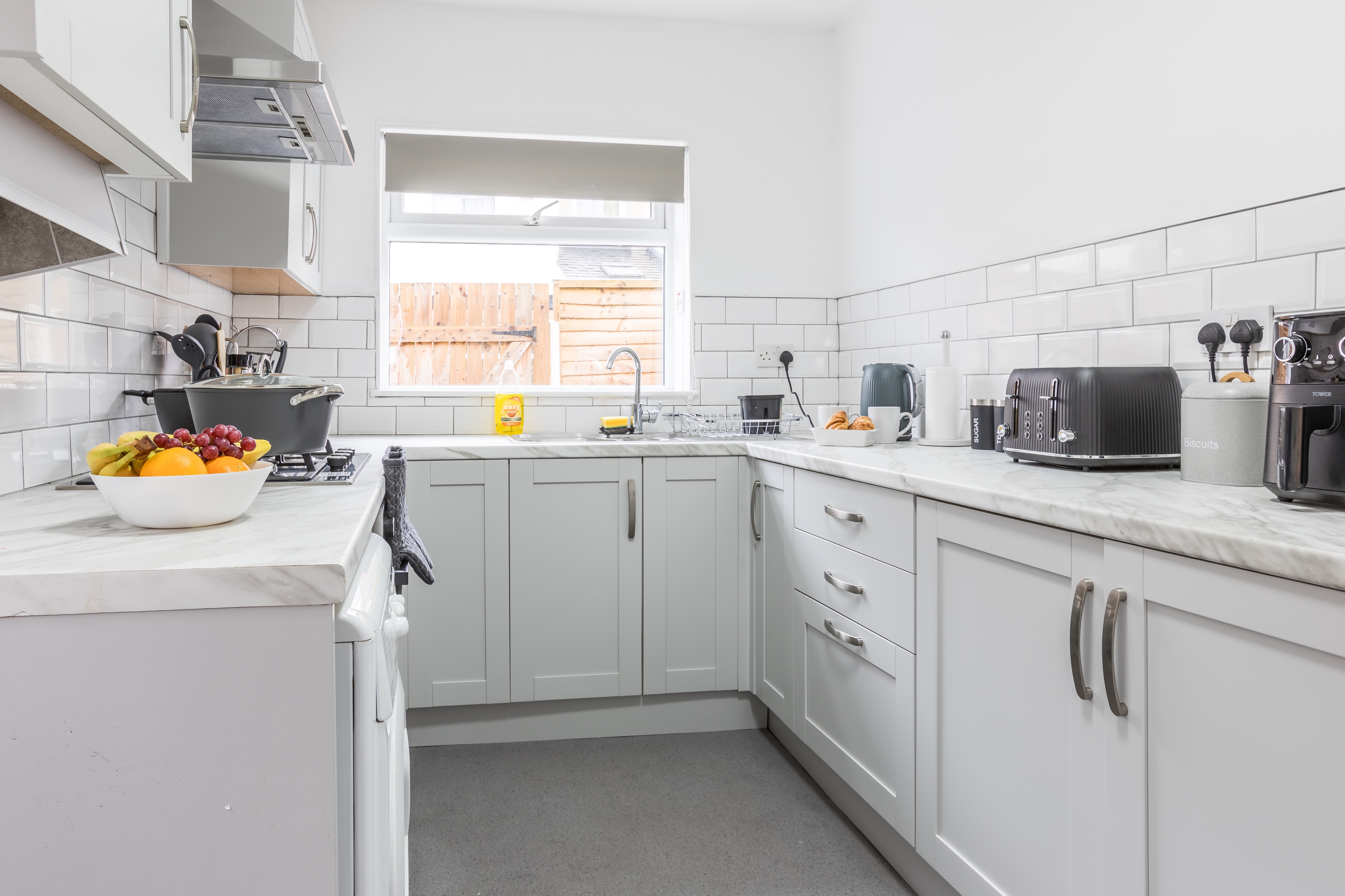 Modern 3BD House Manchester - Free Parking &… in 37 Park St M27 4UG - Property image 7 - VivreStays