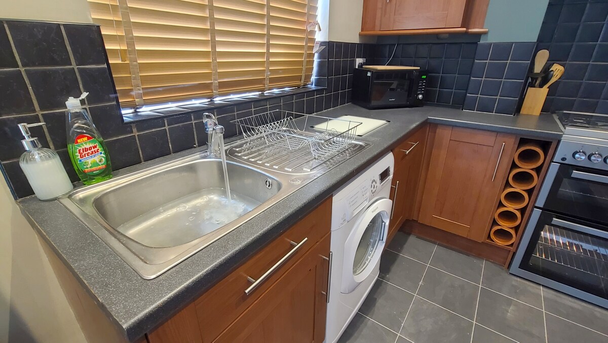 View Druids Cottage 2 in 39 Coppice Ln WS6 7HA Druids Cottage 2 in 39 Coppice Ln WS6 7HA - Property image 3 - VivreStays
