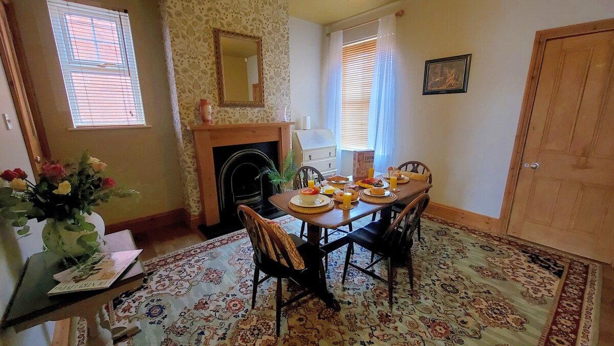 View Druids Cottage 2 in 39 Coppice Ln WS6 7HA Druids Cottage 2 in 39 Coppice Ln WS6 7HA - Property image 13 - VivreStays