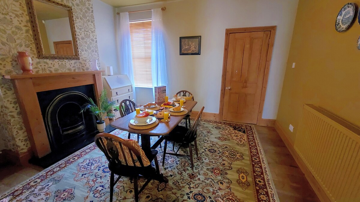 View Druids Cottage 2 in 39 Coppice Ln WS6 7HA Druids Cottage 2 in 39 Coppice Ln WS6 7HA - Property image 14 - VivreStays