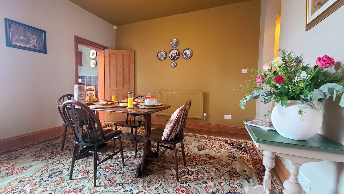 View Druids Cottage 2 in 39 Coppice Ln WS6 7HA Druids Cottage 2 in 39 Coppice Ln WS6 7HA - Property image 16 - VivreStays