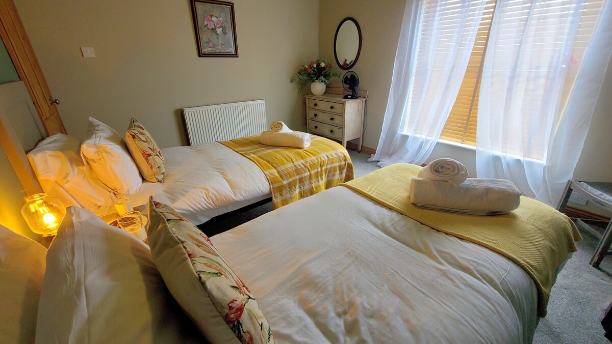 View Druids Cottage 2 in 39 Coppice Ln WS6 7HA Druids Cottage 2 in 39 Coppice Ln WS6 7HA - Property image 29 - VivreStays