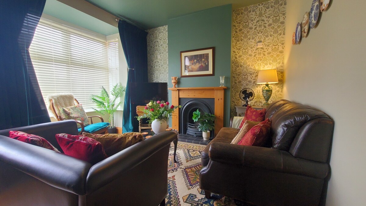 View Druids Cottage 2 in 39 Coppice Ln WS6 7HA Druids Cottage 2 in 39 Coppice Ln WS6 7HA - Property image 44 - VivreStays