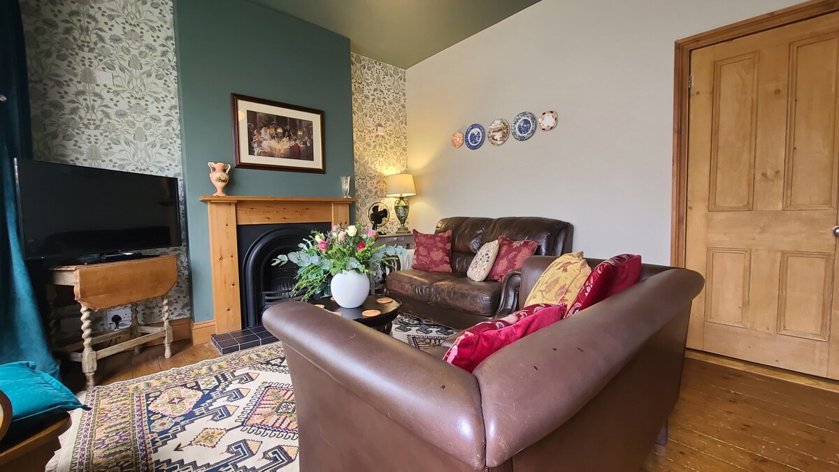 View Druids Cottage 2 in 39 Coppice Ln WS6 7HA Druids Cottage 2 in 39 Coppice Ln WS6 7HA - Property image 46 - VivreStays
