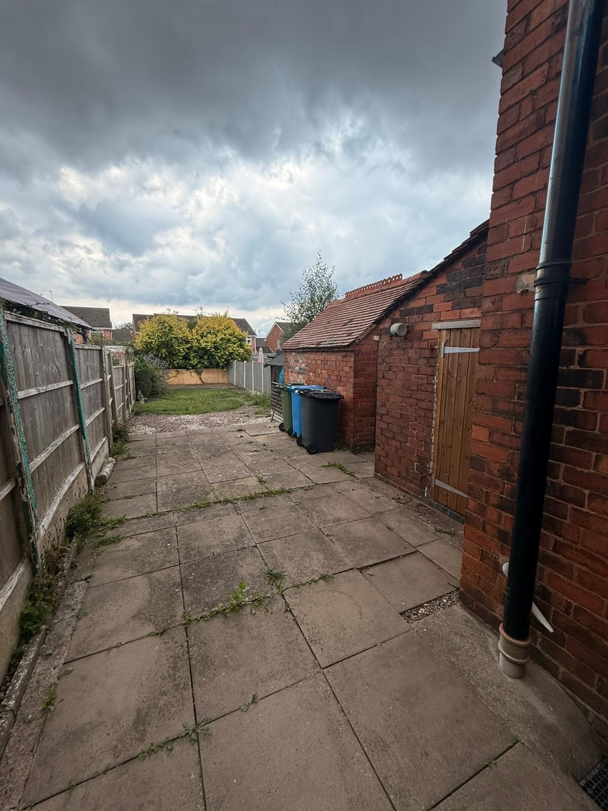 View Druids Cottage 2 in 39 Coppice Ln WS6 7HA Druids Cottage 2 in 39 Coppice Ln WS6 7HA - Property image 48 - VivreStays