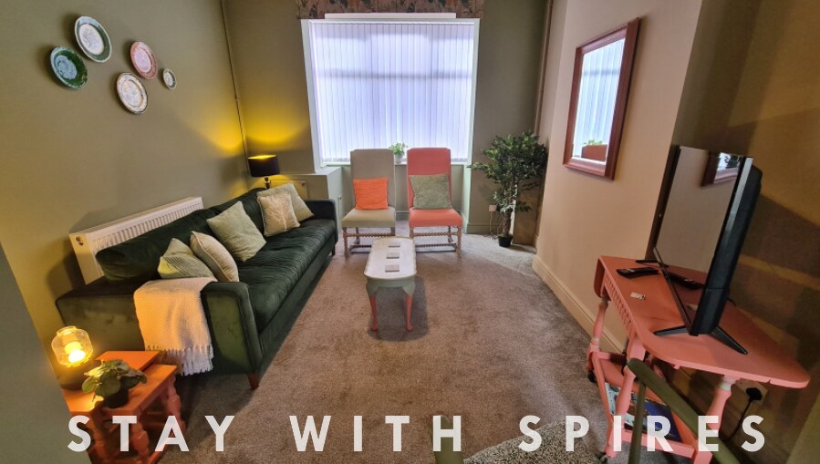View Jasper's 4 bedroom 2 bathrooms in Meir - Sto… Jasper's 4 bedroom 2 bathrooms in Meir - Sto… serviced apartment - Stoke-on-Trent - VivreStays