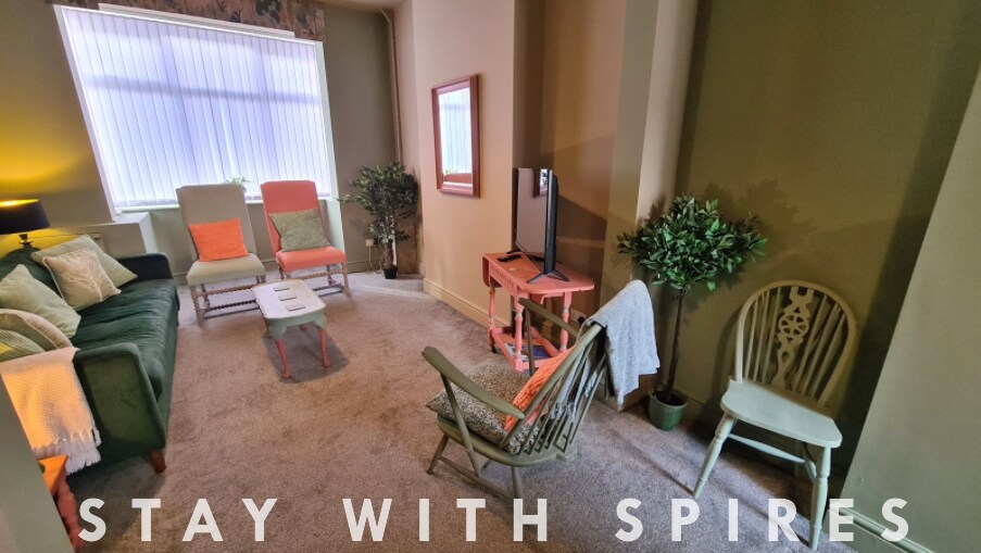 View Jasper's 4 bedroom 2 bathrooms in Meir - Sto… in 91 Stanton Rd ST3 6DF Jasper's 4 bedroom 2 bathrooms in Meir - Sto… in 91 Stanton Rd ST3 6DF - Property image 2 - VivreStays