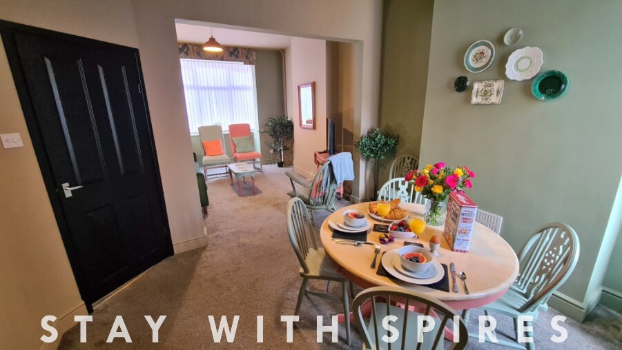 View Jasper's 4 bedroom 2 bathrooms in Meir - Sto… in 91 Stanton Rd ST3 6DF Jasper's 4 bedroom 2 bathrooms in Meir - Sto… in 91 Stanton Rd ST3 6DF - Property image 3 - VivreStays