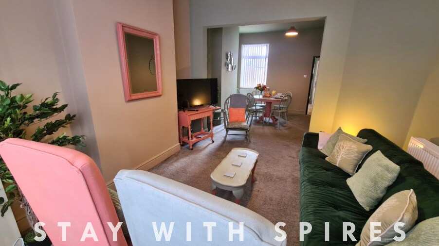 View Jasper's 4 bedroom 2 bathrooms in Meir - Sto… in 91 Stanton Rd ST3 6DF Jasper's 4 bedroom 2 bathrooms in Meir - Sto… in 91 Stanton Rd ST3 6DF - Property image 5 - VivreStays