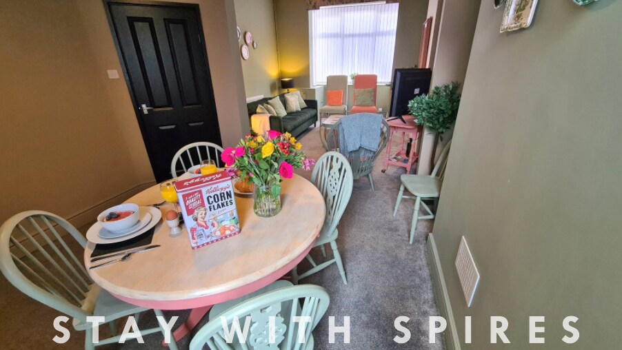 View Jasper's 4 bedroom 2 bathrooms in Meir - Sto… in 91 Stanton Rd ST3 6DF Jasper's 4 bedroom 2 bathrooms in Meir - Sto… in 91 Stanton Rd ST3 6DF - Property image 12 - VivreStays