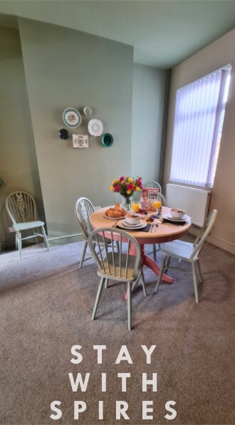 View Jasper's 4 bedroom 2 bathrooms in Meir - Sto… in 91 Stanton Rd ST3 6DF Jasper's 4 bedroom 2 bathrooms in Meir - Sto… in 91 Stanton Rd ST3 6DF - Property image 15 - VivreStays