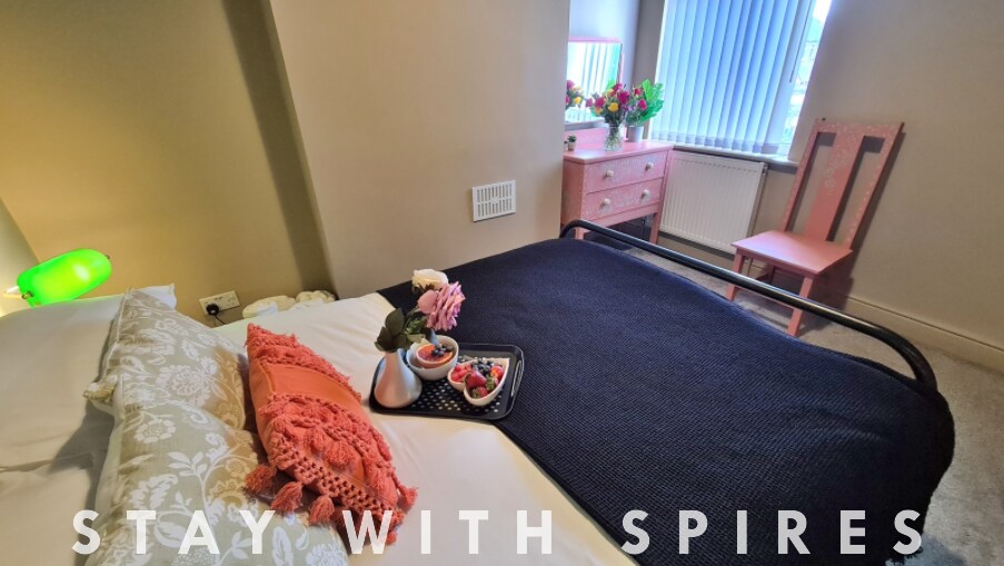 View Jasper's 4 bedroom 2 bathrooms in Meir - Sto… in 91 Stanton Rd ST3 6DF Jasper's 4 bedroom 2 bathrooms in Meir - Sto… in 91 Stanton Rd ST3 6DF - Property image 24 - VivreStays