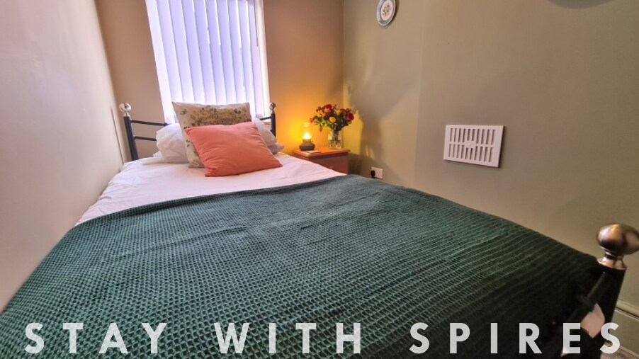 View Jasper's 4 bedroom 2 bathrooms in Meir - Sto… in 91 Stanton Rd ST3 6DF Jasper's 4 bedroom 2 bathrooms in Meir - Sto… in 91 Stanton Rd ST3 6DF - Property image 34 - VivreStays