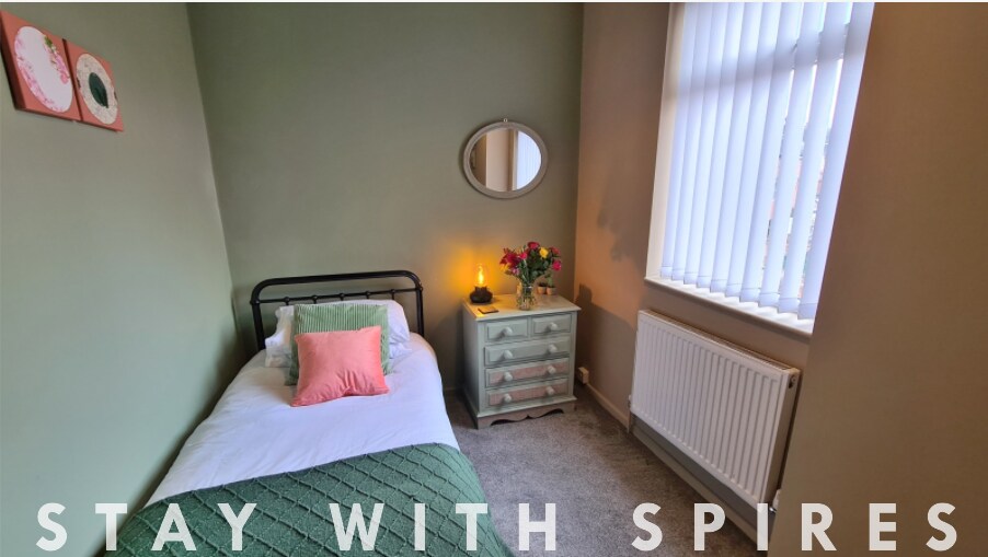 View Jasper's 4 bedroom 2 bathrooms in Meir - Sto… in 91 Stanton Rd ST3 6DF Jasper's 4 bedroom 2 bathrooms in Meir - Sto… in 91 Stanton Rd ST3 6DF - Property image 38 - VivreStays