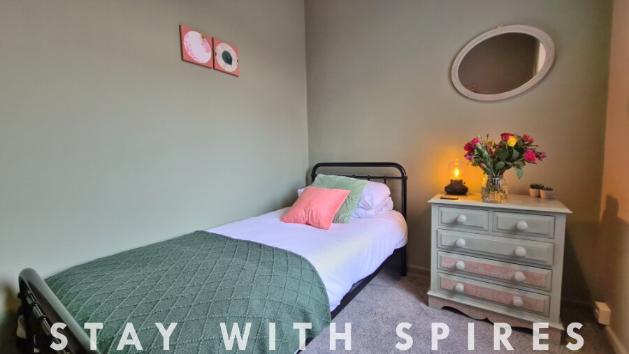View Jasper's 4 bedroom 2 bathrooms in Meir - Sto… in 91 Stanton Rd ST3 6DF Jasper's 4 bedroom 2 bathrooms in Meir - Sto… in 91 Stanton Rd ST3 6DF - Property image 41 - VivreStays