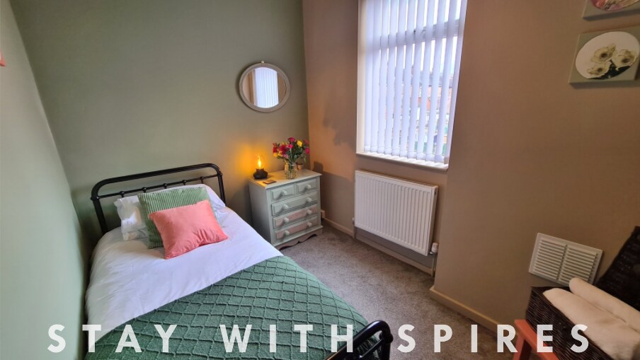 View Jasper's 4 bedroom 2 bathrooms in Meir - Sto… in 91 Stanton Rd ST3 6DF Jasper's 4 bedroom 2 bathrooms in Meir - Sto… in 91 Stanton Rd ST3 6DF - Property image 42 - VivreStays