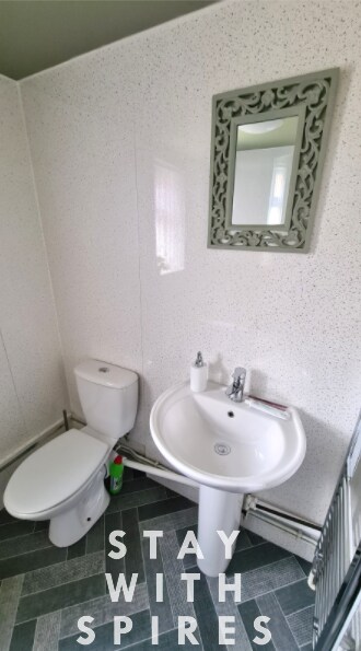 View Jasper's 4 bedroom 2 bathrooms in Meir - Sto… in 91 Stanton Rd ST3 6DF Jasper's 4 bedroom 2 bathrooms in Meir - Sto… in 91 Stanton Rd ST3 6DF - Property image 44 - VivreStays