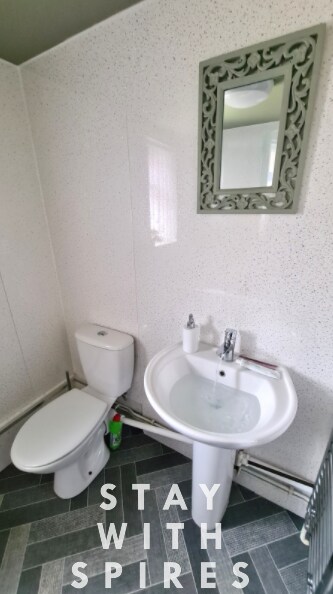 View Jasper's 4 bedroom 2 bathrooms in Meir - Sto… in 91 Stanton Rd ST3 6DF Jasper's 4 bedroom 2 bathrooms in Meir - Sto… in 91 Stanton Rd ST3 6DF - Property image 45 - VivreStays