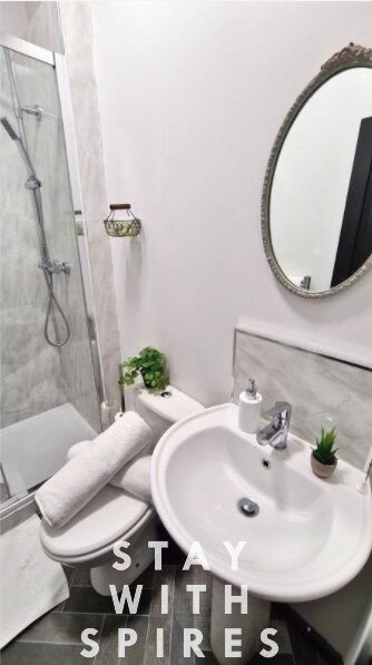 View Jasper's 4 bedroom 2 bathrooms in Meir - Sto… in 91 Stanton Rd ST3 6DF Jasper's 4 bedroom 2 bathrooms in Meir - Sto… in 91 Stanton Rd ST3 6DF - Property image 48 - VivreStays