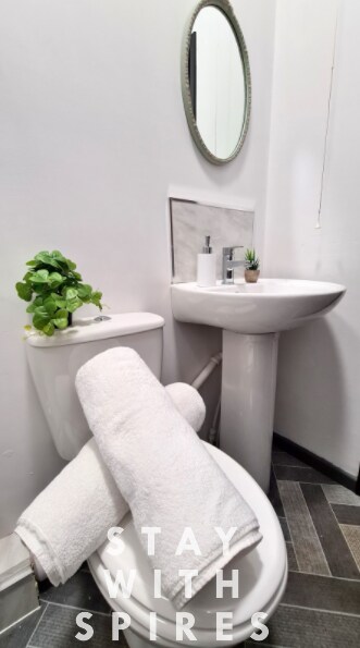 View Jasper's 4 bedroom 2 bathrooms in Meir - Sto… in 91 Stanton Rd ST3 6DF Jasper's 4 bedroom 2 bathrooms in Meir - Sto… in 91 Stanton Rd ST3 6DF - Property image 50 - VivreStays