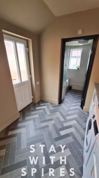 View Jasper's 4 bedroom 2 bathrooms in Meir - Sto… in 91 Stanton Rd ST3 6DF Jasper's 4 bedroom 2 bathrooms in Meir - Sto… in 91 Stanton Rd ST3 6DF - Property image 62 - VivreStays