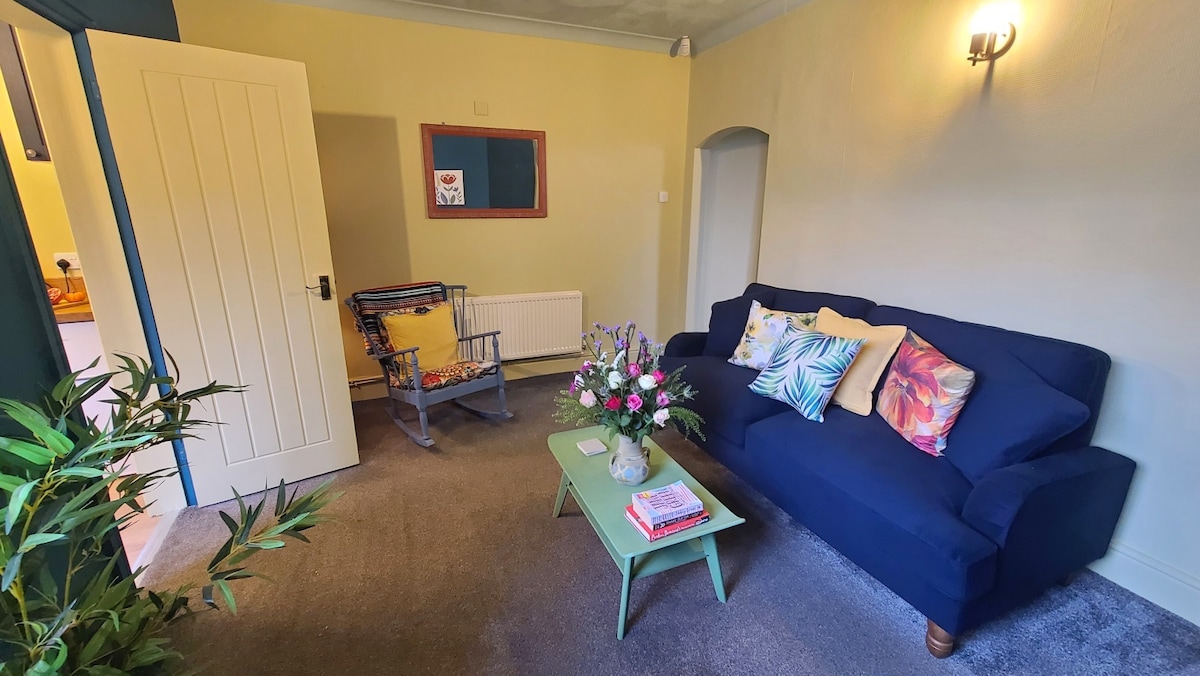 View Paget Cottage in 419A Littleworth Rd WS12 1HZ Paget Cottage in 419A Littleworth Rd WS12 1HZ - Property image 33 - VivreStays