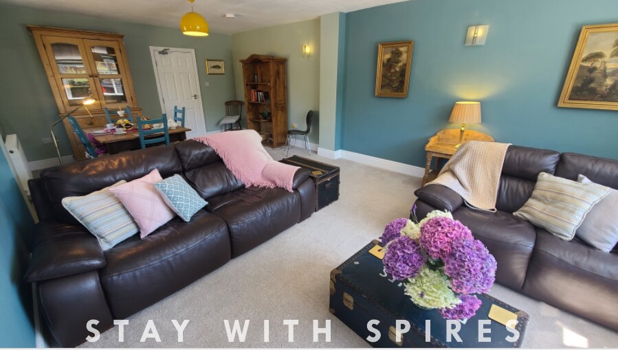The Lodge 3 Ensuite Bedrooms near Cannock Chase 2 serviced apartment - Cannock - VivreStays