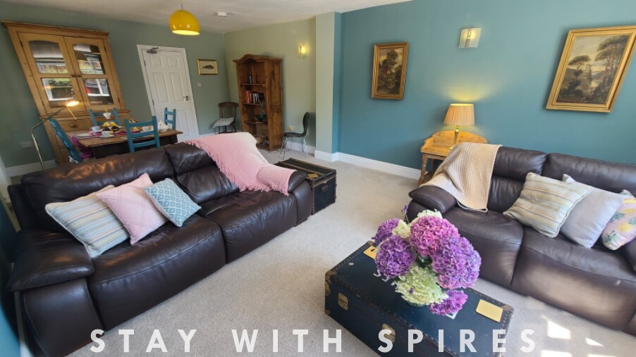 View The Lodge 3 Ensuite Bedrooms near Cannock Chase 2 in 603 Littleworth Rd WS12 1QQ The Lodge 3 Ensuite Bedrooms near Cannock Chase 2 in 603 Littleworth Rd WS12 1QQ - Property image 4 - VivreStays