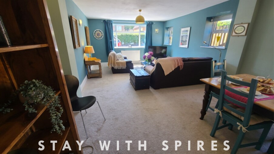 View The Lodge 3 Ensuite Bedrooms near Cannock Chase 2 in 603 Littleworth Rd WS12 1QQ The Lodge 3 Ensuite Bedrooms near Cannock Chase 2 in 603 Littleworth Rd WS12 1QQ - Property image 8 - VivreStays