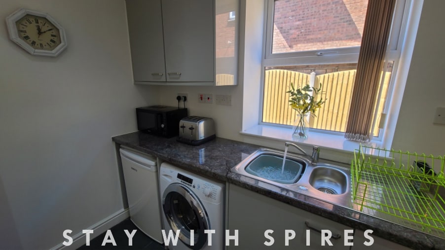 View The Lodge 3 Ensuite Bedrooms near Cannock Chase 2 in 603 Littleworth Rd WS12 1QQ The Lodge 3 Ensuite Bedrooms near Cannock Chase 2 in 603 Littleworth Rd WS12 1QQ - Property image 11 - VivreStays