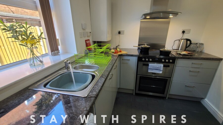 View The Lodge 3 Ensuite Bedrooms near Cannock Chase 2 in 603 Littleworth Rd WS12 1QQ The Lodge 3 Ensuite Bedrooms near Cannock Chase 2 in 603 Littleworth Rd WS12 1QQ - Property image 13 - VivreStays