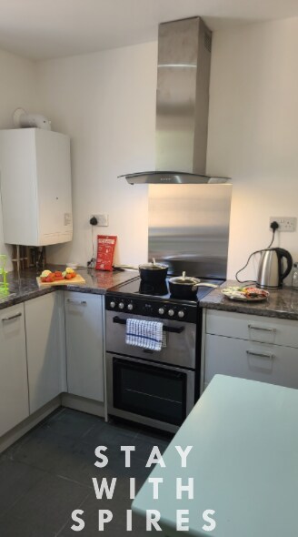 View The Lodge 3 Ensuite Bedrooms near Cannock Chase 2 in 603 Littleworth Rd WS12 1QQ The Lodge 3 Ensuite Bedrooms near Cannock Chase 2 in 603 Littleworth Rd WS12 1QQ - Property image 15 - VivreStays