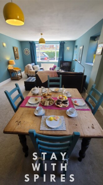 View The Lodge 3 Ensuite Bedrooms near Cannock Chase 2 in 603 Littleworth Rd WS12 1QQ The Lodge 3 Ensuite Bedrooms near Cannock Chase 2 in 603 Littleworth Rd WS12 1QQ - Property image 19 - VivreStays