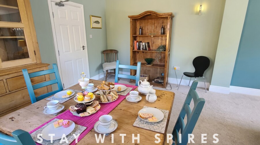 View The Lodge 3 Ensuite Bedrooms near Cannock Chase 2 in 603 Littleworth Rd WS12 1QQ The Lodge 3 Ensuite Bedrooms near Cannock Chase 2 in 603 Littleworth Rd WS12 1QQ - Property image 21 - VivreStays