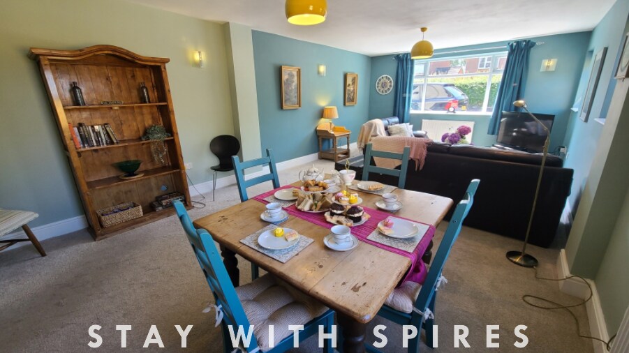 View The Lodge 3 Ensuite Bedrooms near Cannock Chase 2 in 603 Littleworth Rd WS12 1QQ The Lodge 3 Ensuite Bedrooms near Cannock Chase 2 in 603 Littleworth Rd WS12 1QQ - Property image 24 - VivreStays