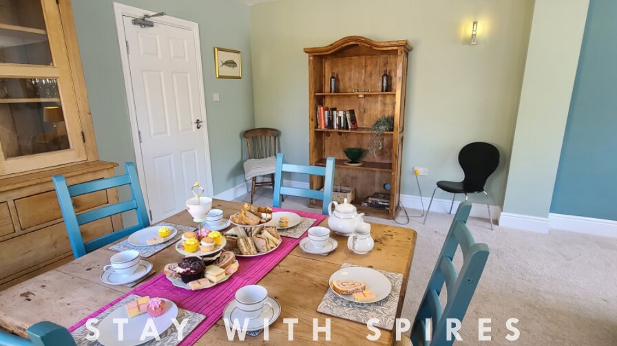 View The Lodge 3 Ensuite Bedrooms near Cannock Chase 2 in 603 Littleworth Rd WS12 1QQ The Lodge 3 Ensuite Bedrooms near Cannock Chase 2 in 603 Littleworth Rd WS12 1QQ - Property image 27 - VivreStays