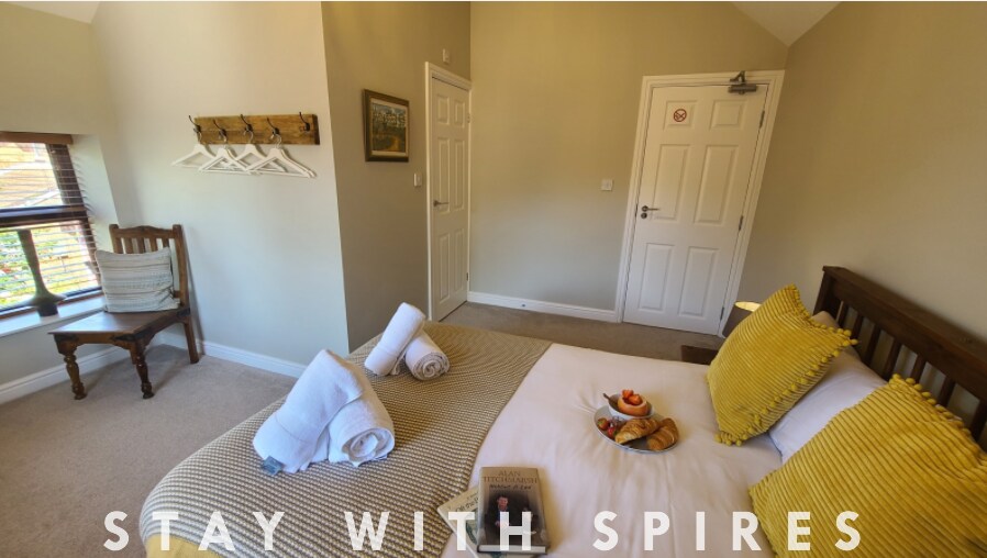 View The Lodge 3 Ensuite Bedrooms near Cannock Chase 2 in 603 Littleworth Rd WS12 1QQ The Lodge 3 Ensuite Bedrooms near Cannock Chase 2 in 603 Littleworth Rd WS12 1QQ - Property image 36 - VivreStays