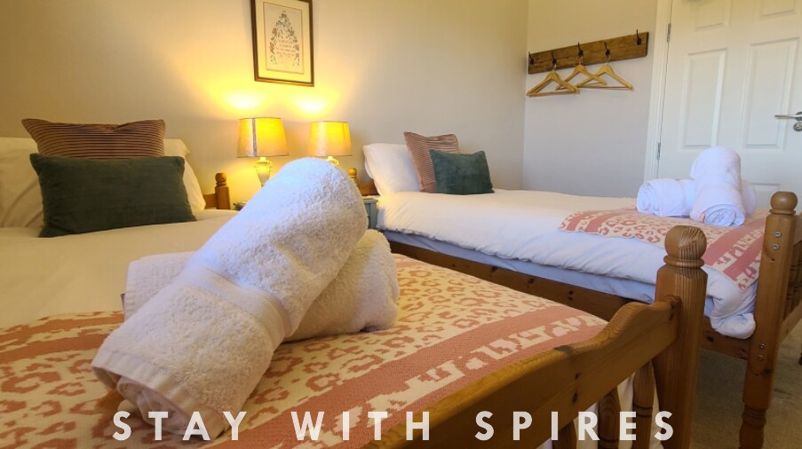 View The Lodge 3 Ensuite Bedrooms near Cannock Chase 2 in 603 Littleworth Rd WS12 1QQ The Lodge 3 Ensuite Bedrooms near Cannock Chase 2 in 603 Littleworth Rd WS12 1QQ - Property image 56 - VivreStays