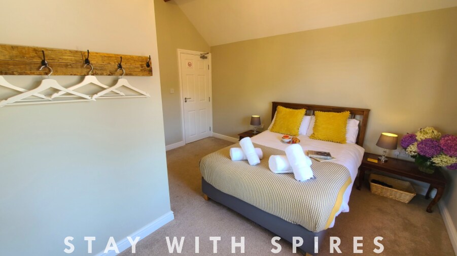 View The Lodge 3 Ensuite Bedrooms near Cannock Chase 2 in 603 Littleworth Rd WS12 1QQ The Lodge 3 Ensuite Bedrooms near Cannock Chase 2 in 603 Littleworth Rd WS12 1QQ - Property image 67 - VivreStays