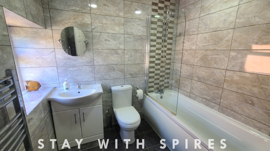 View The Lodge 3 Ensuite Bedrooms near Cannock Chase 2 in 603 Littleworth Rd WS12 1QQ The Lodge 3 Ensuite Bedrooms near Cannock Chase 2 in 603 Littleworth Rd WS12 1QQ - Property image 70 - VivreStays