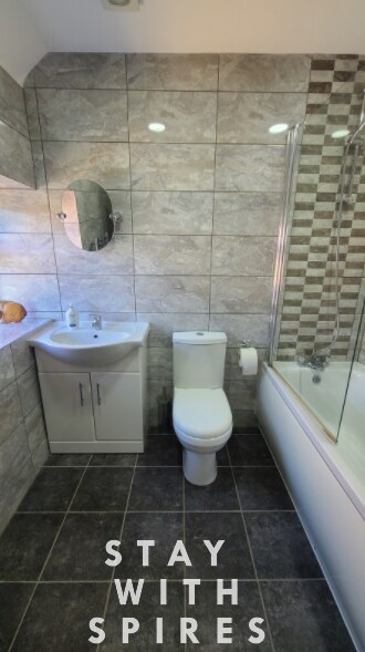 View The Lodge 3 Ensuite Bedrooms near Cannock Chase 2 in 603 Littleworth Rd WS12 1QQ The Lodge 3 Ensuite Bedrooms near Cannock Chase 2 in 603 Littleworth Rd WS12 1QQ - Property image 71 - VivreStays