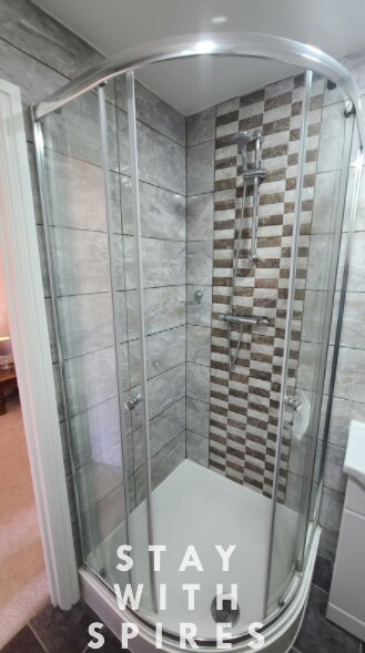 View The Lodge 3 Ensuite Bedrooms near Cannock Chase 2 in 603 Littleworth Rd WS12 1QQ The Lodge 3 Ensuite Bedrooms near Cannock Chase 2 in 603 Littleworth Rd WS12 1QQ - Property image 77 - VivreStays