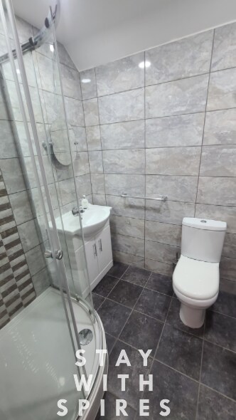 View The Lodge 3 Ensuite Bedrooms near Cannock Chase 2 in 603 Littleworth Rd WS12 1QQ The Lodge 3 Ensuite Bedrooms near Cannock Chase 2 in 603 Littleworth Rd WS12 1QQ - Property image 78 - VivreStays